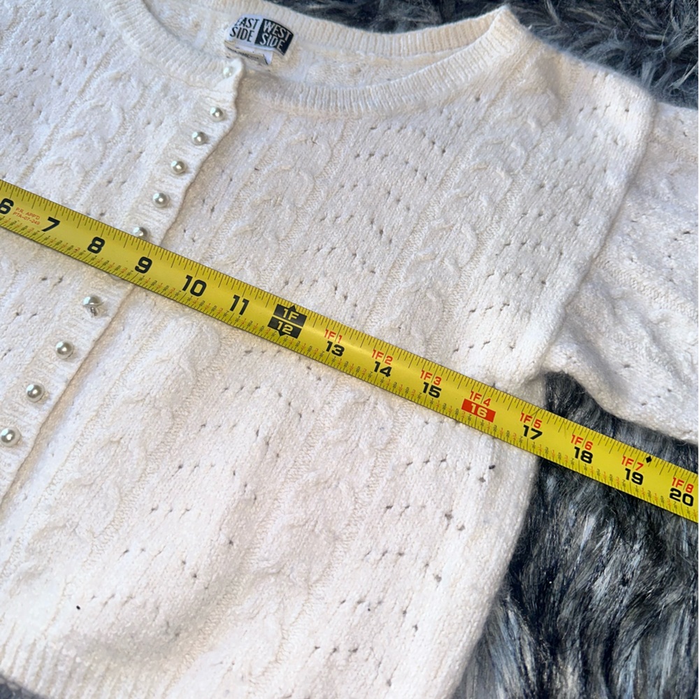 Vintage-Inspired Cream Cropped Cardigan Sweater - Picture 6 of 8